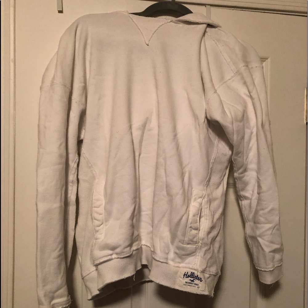 Hollister Distressed men’s sweatshirt
